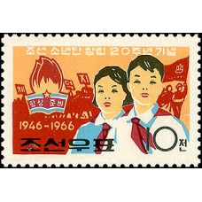 1966. Мальчик и девочка школьники